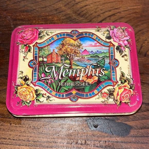Vintage Memphis Playing Cards in Collectible Souvenir Tin (2 Packs) - Picture 3 of 9